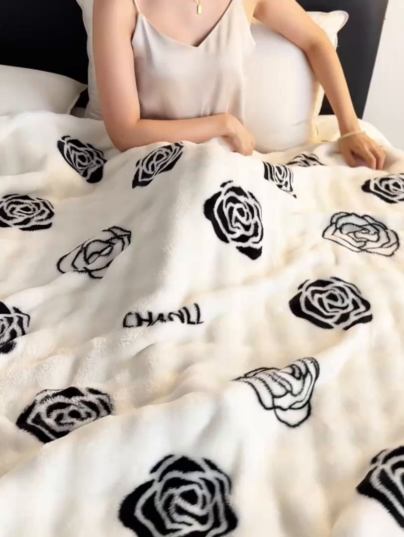 91家纺网 家纺一手货源 找家纺 （总）安琪家纺 2025新款爆品temu希音TK350g山茶花仿兔毛绒毯休闲大泡泡毯跨境外贸出口 