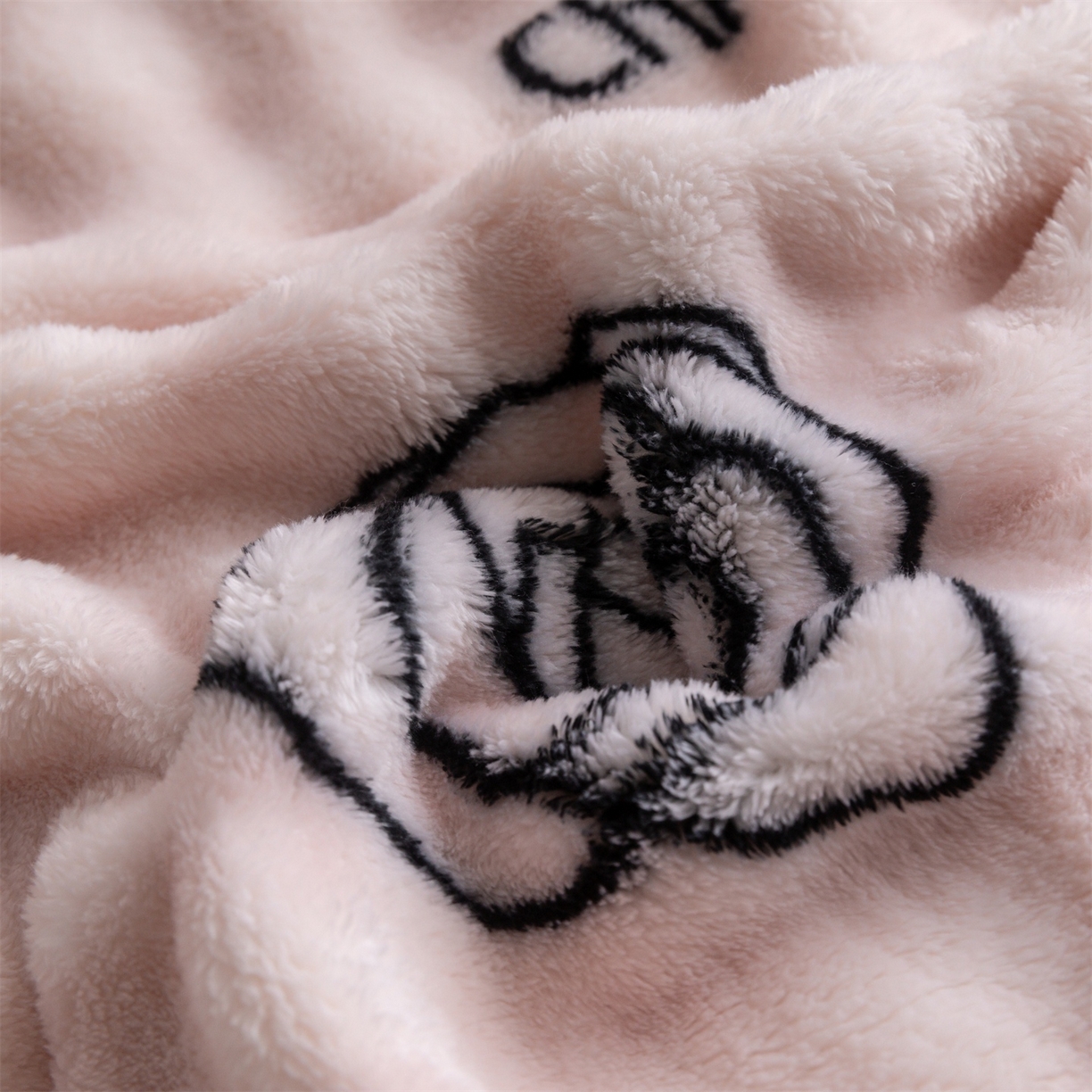 91家纺网 家纺一手货源 找家纺 安琪家纺 2025新款爆品temu希音TK350g山茶花仿兔毛绒毯休闲大泡泡毯跨境外贸出口  山茶花-粉