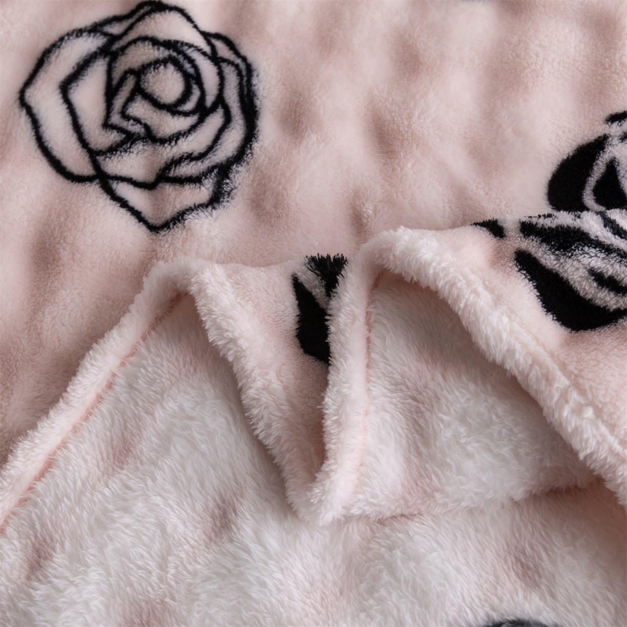 91家纺网 家纺一手货源 找家纺 安琪家纺 2025新款爆品temu希音TK350g山茶花仿兔毛绒毯休闲大泡泡毯跨境外贸出口  山茶花-粉