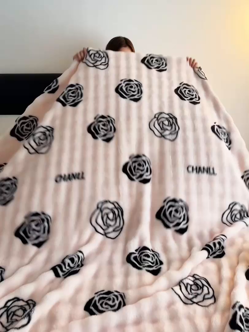 91家纺网 家纺一手货源 找家纺 安琪家纺 2025新款爆品temu希音TK350g山茶花仿兔毛绒毯休闲大泡泡毯跨境外贸出口  山茶花-粉