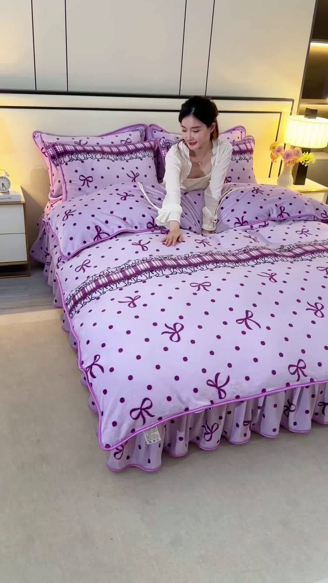 91家纺网 家纺一手货源 找家纺 雨洋2025新款加厚保暖8.5斤牛奶绒金貂婴儿绒四件套 蝴蝶结紫