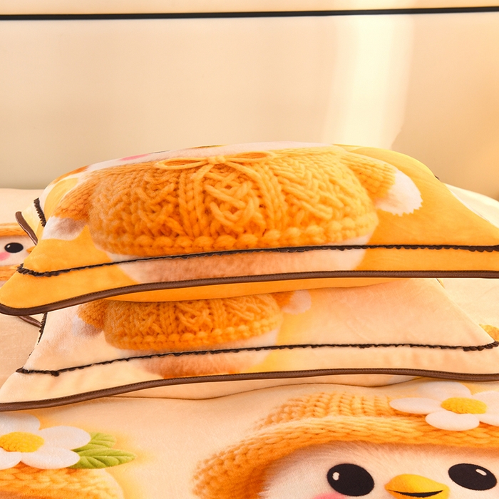 91家纺网 家纺一手货源 找家纺 雨洋2025新款加厚保暖8.5斤牛奶绒金貂婴儿绒四件套 萌萌鸡仔