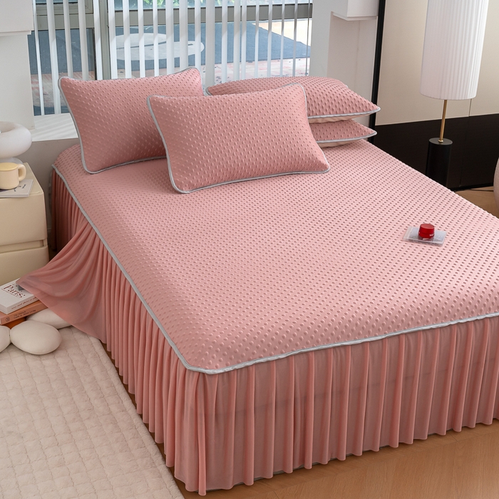 91家纺网 家纺一手货源 找家纺 梵克保罗 2025新款3D直播网红热款凉感丝冰豆豆三明治复合床裙款凉席三件套 时尚粉