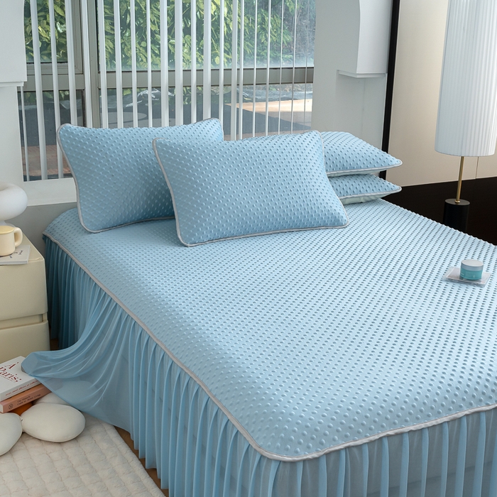 91家纺网 家纺一手货源 找家纺 梵克保罗 2025新款3D直播网红热款凉感丝冰豆豆三明治复合床裙款凉席三件套 天空蓝