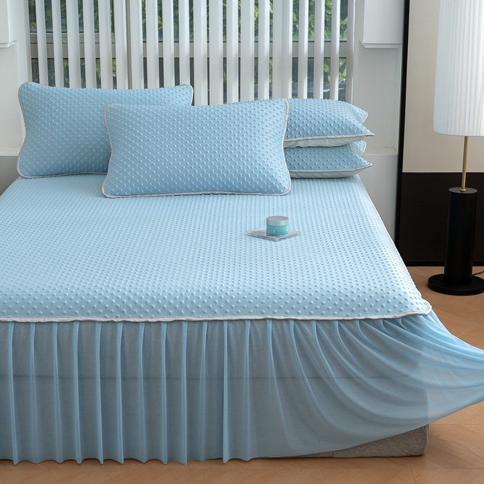 91家纺网 家纺一手货源 找家纺 梵克保罗 2025新款3D直播网红热款凉感丝冰豆豆三明治复合床裙款凉席三件套 天空蓝