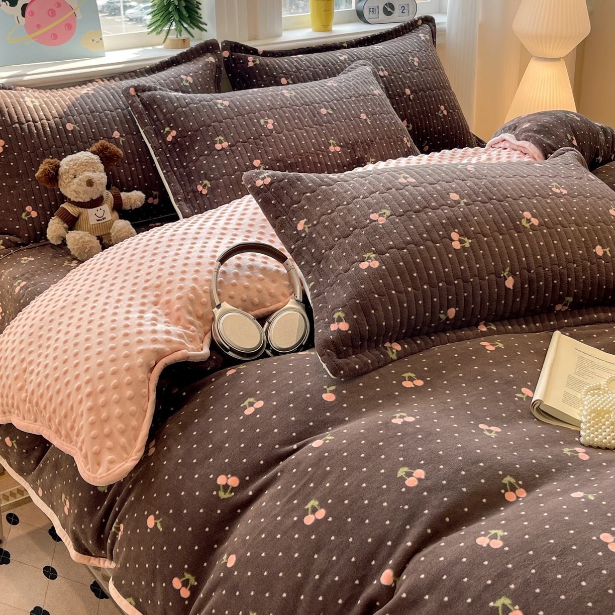 91家纺网 家纺一手货源 找家纺 （总）元熙 2025新款印花小清新韩国绒牛奶绒豆豆床盖四件套