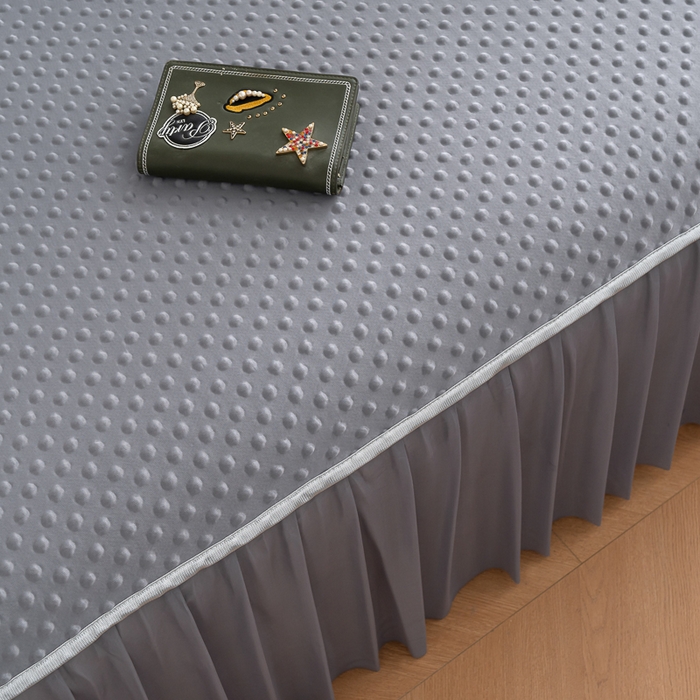 91家纺网 家纺一手货源 找家纺 （总）梵克保罗 2025新款3D直播网红热款凉感丝冰豆豆三明治复合床裙款凉席三件套