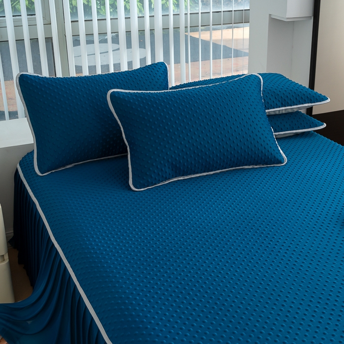 91家纺网 家纺一手货源 找家纺 梵克保罗 2025新款3D直播网红热款凉感丝冰豆豆三明治复合床裙款凉席三件套 孔雀蓝