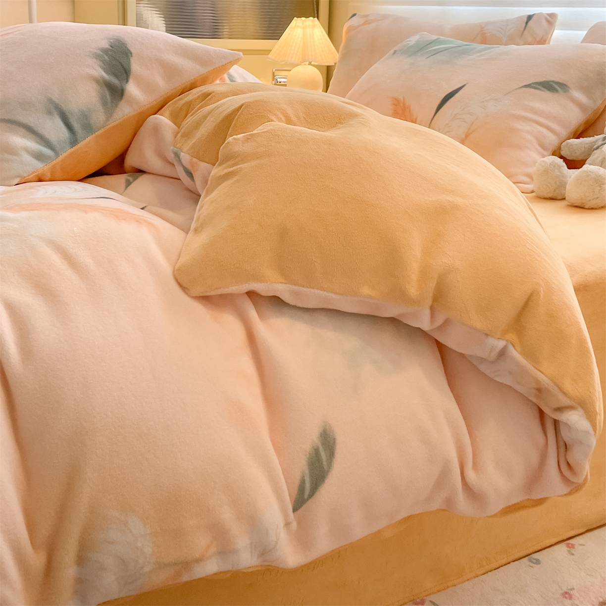 91家纺网 家纺一手货源 找家纺 美澳家纺 2025新款190克加厚牛奶绒印花四件套 繁华