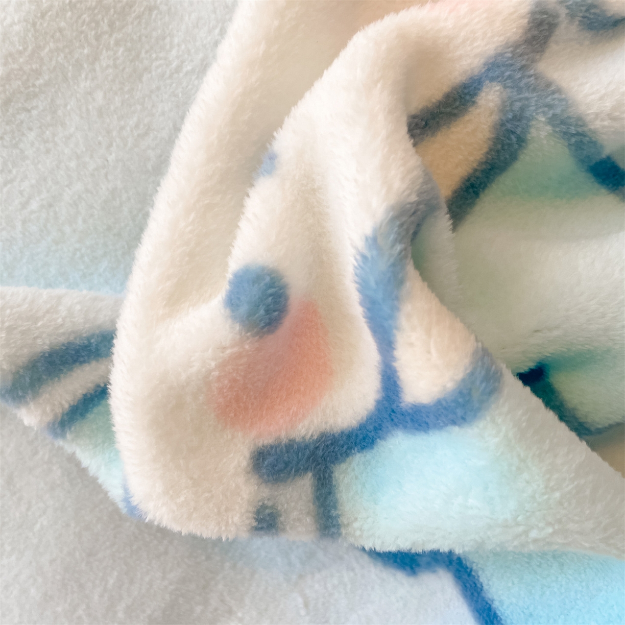 91家纺网 家纺一手货源 找家纺 美澳家纺 2025新款190克加厚牛奶绒印花四件套 奶油大耳狗