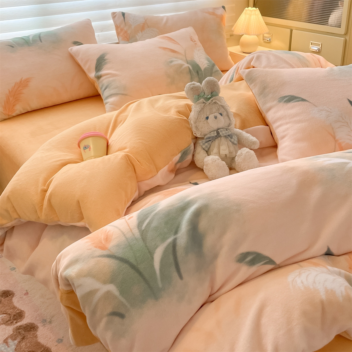 91家纺网 家纺一手货源 找家纺 美澳家纺 2025新款190克加厚牛奶绒印花四件套 繁华