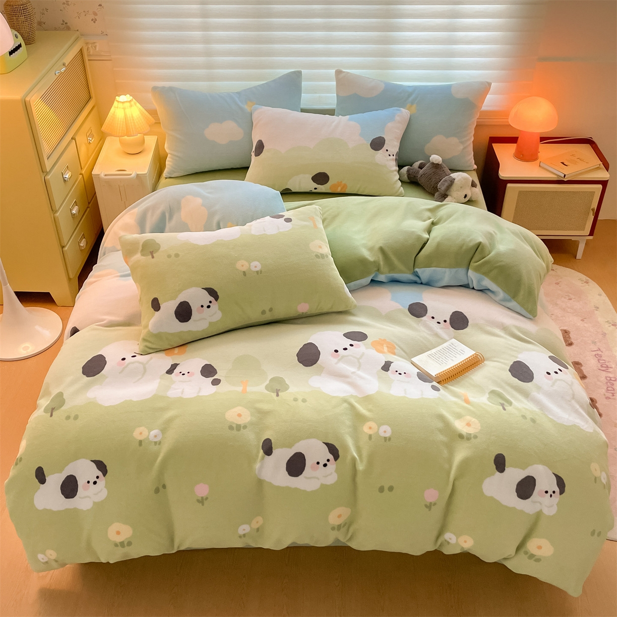 91家纺网 家纺一手货源 找家纺 美澳家纺 2025新款190克加厚牛奶绒印花四件套 蓝天小狗