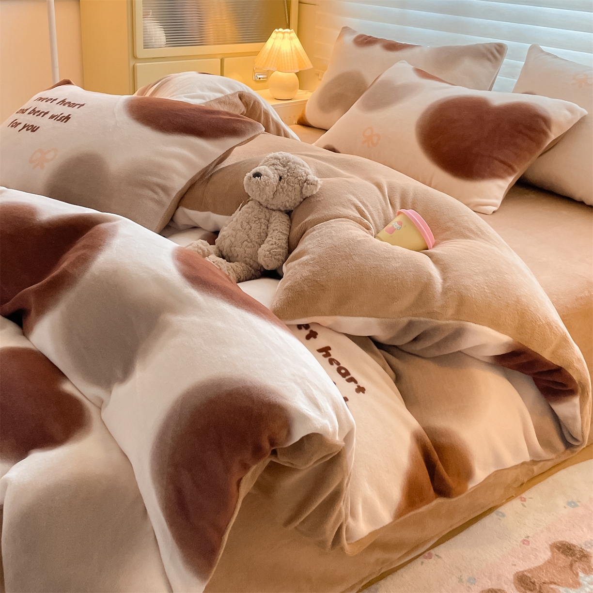 91家纺网 家纺一手货源 找家纺 美澳家纺 2025新款190克加厚牛奶绒印花四件套 心动