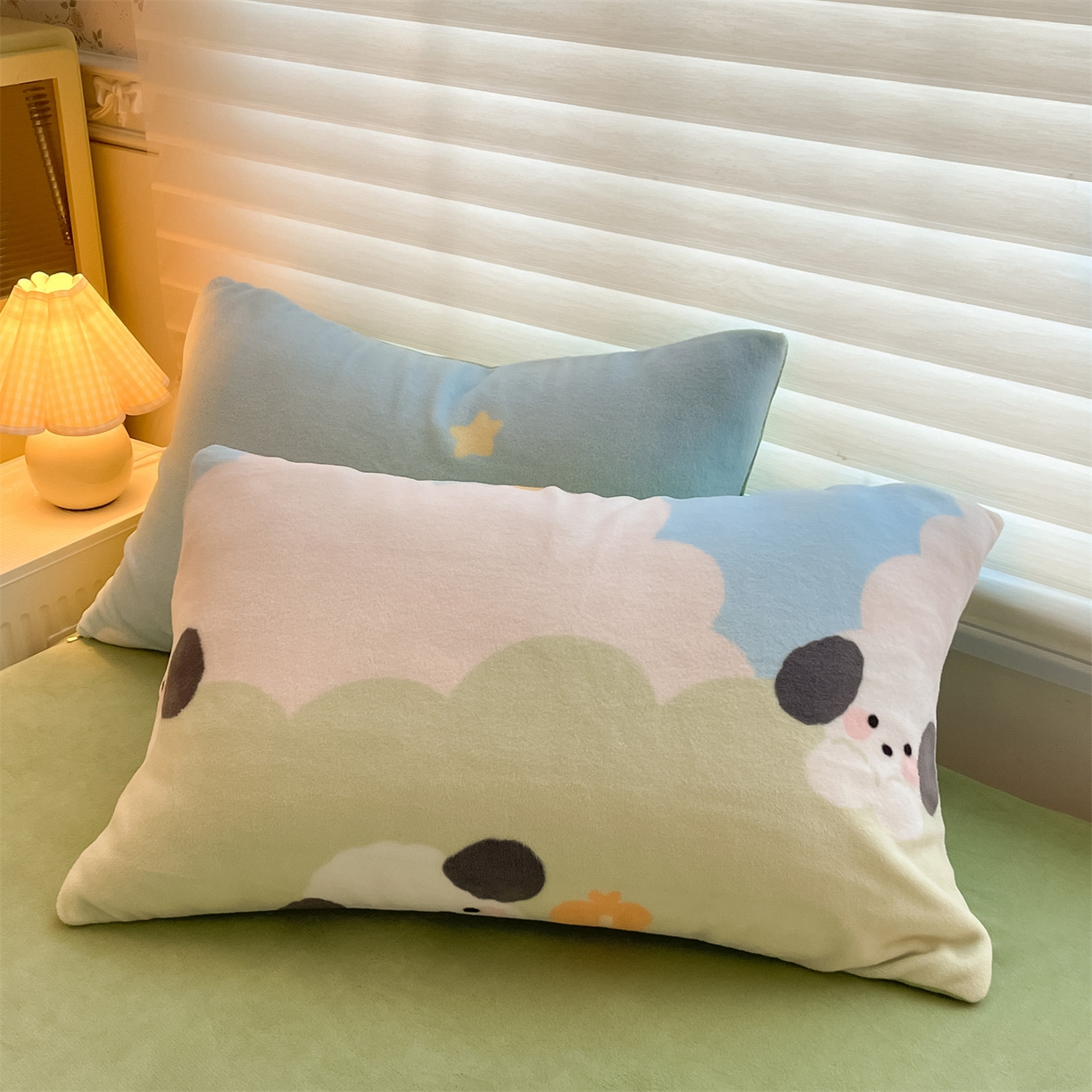 91家纺网 家纺一手货源 找家纺 美澳家纺 2025新款190克加厚牛奶绒印花四件套 蓝天小狗