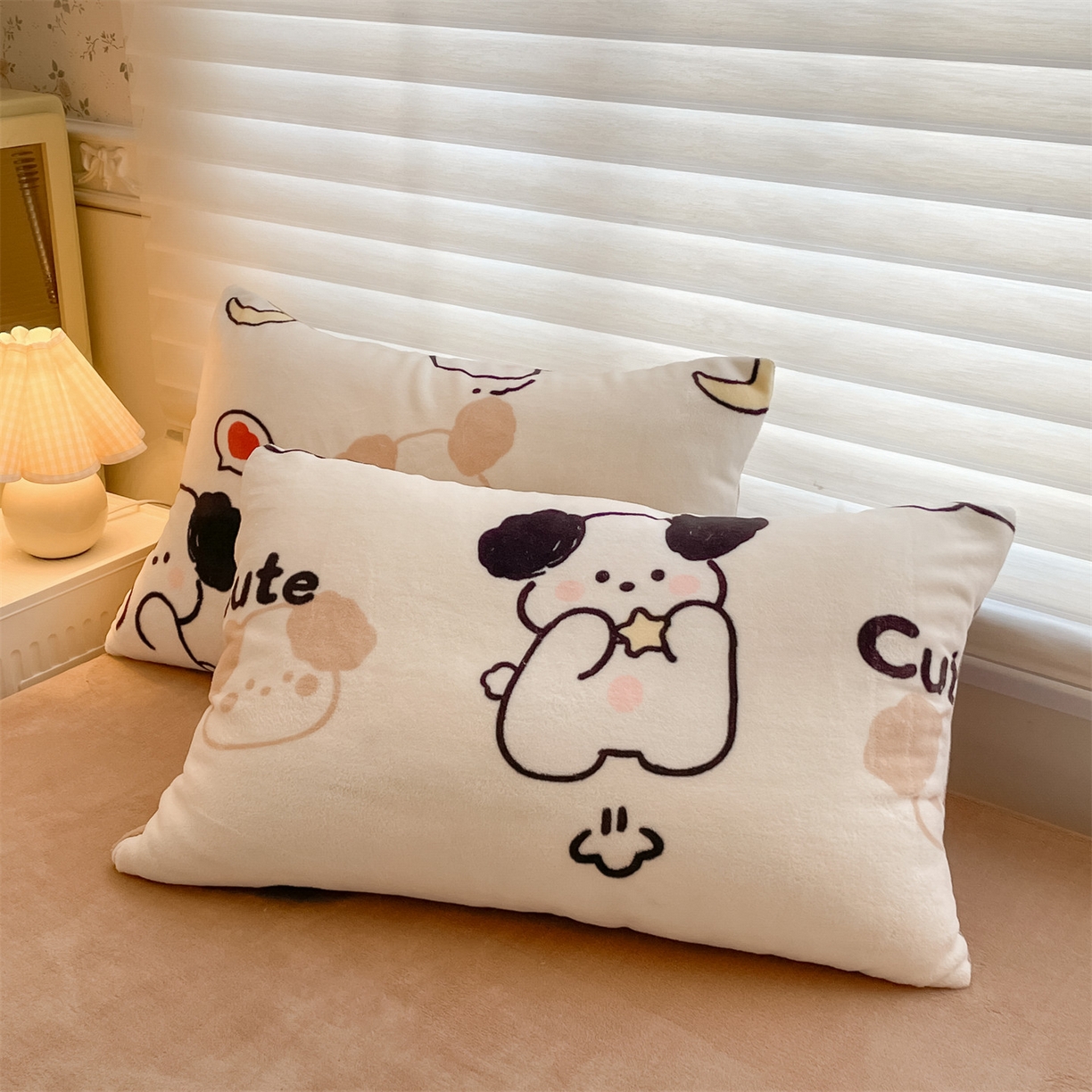 91家纺网 家纺一手货源 找家纺 美澳家纺 2025新款190克加厚牛奶绒印花四件套 快乐小狗