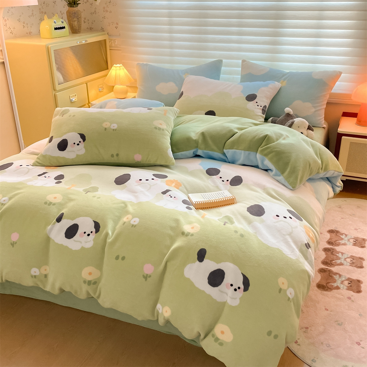 91家纺网 家纺一手货源 找家纺 美澳家纺 2025新款190克加厚牛奶绒印花四件套 蓝天小狗