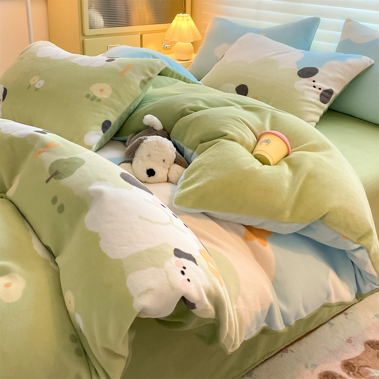 91家纺网 家纺一手货源 找家纺 美澳家纺 2025新款190克加厚牛奶绒印花四件套 蓝天小狗