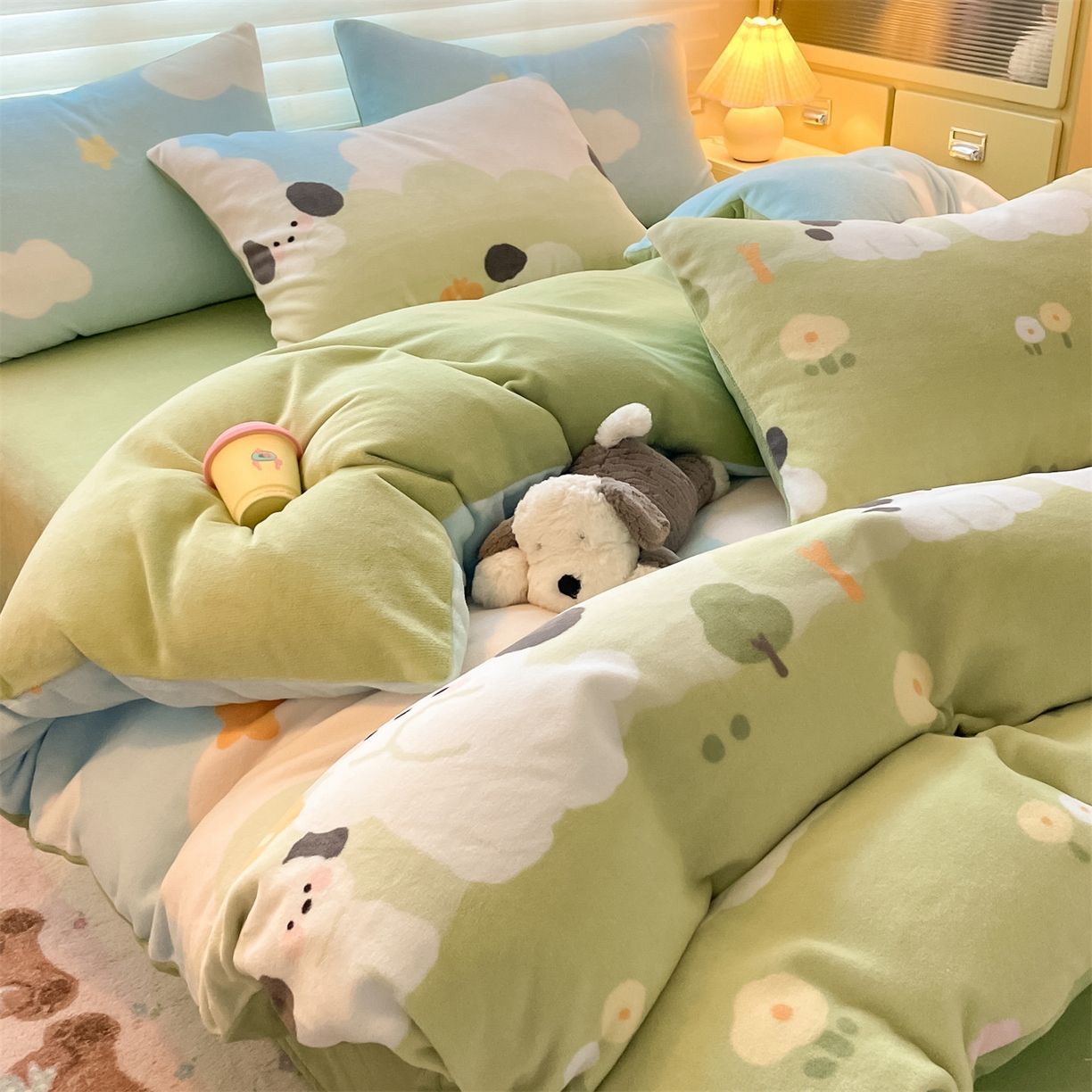 91家纺网 家纺一手货源 找家纺 美澳家纺 2025新款190克加厚牛奶绒印花四件套 蓝天小狗