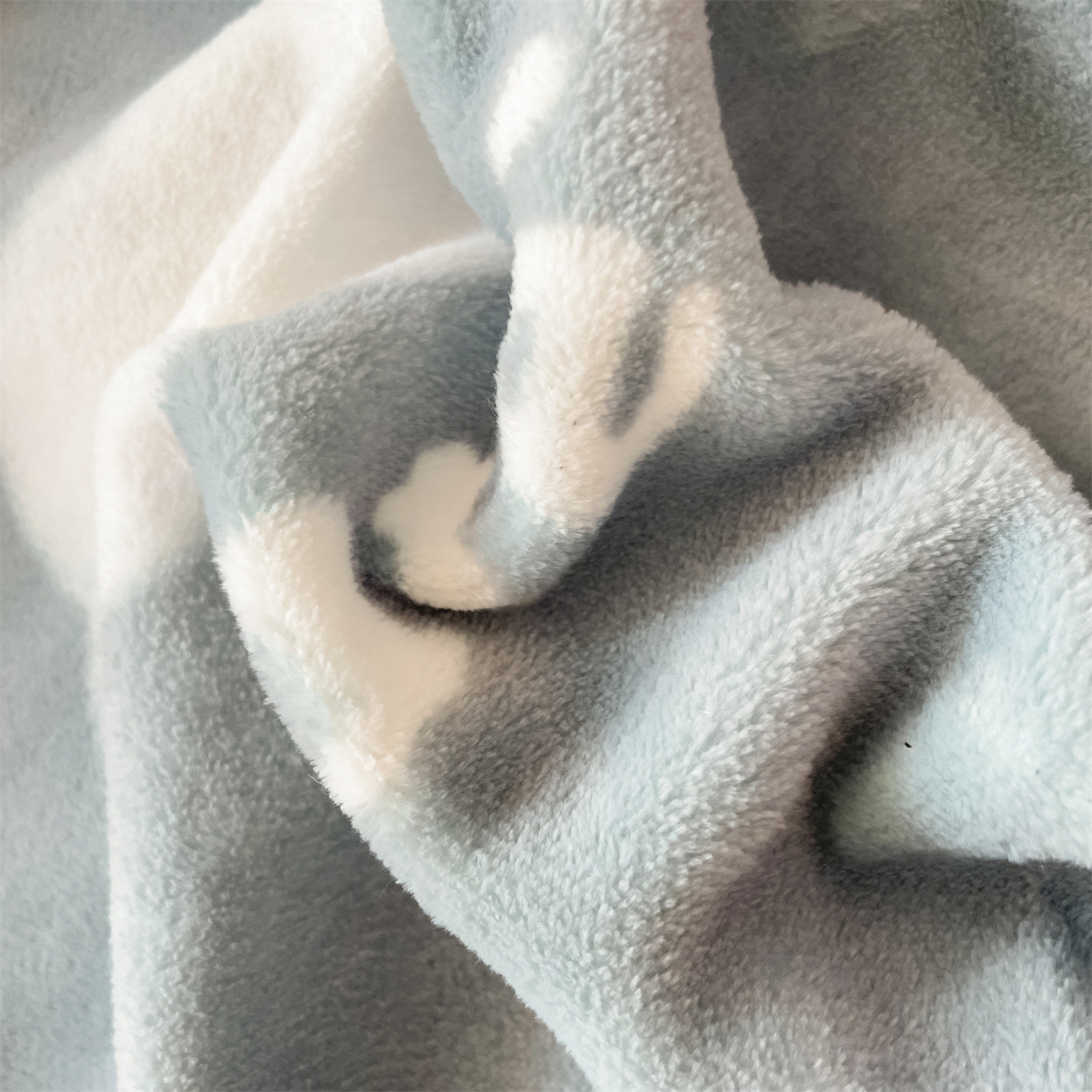 91家纺网 家纺一手货源 找家纺 美澳家纺 2025新款190克加厚牛奶绒印花四件套 云朵