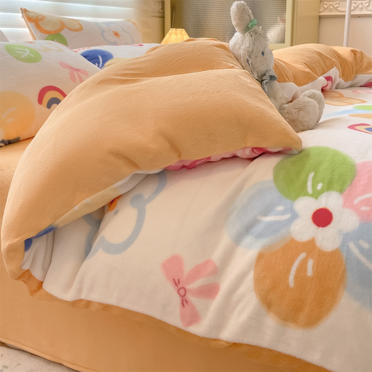 91家纺网 家纺一手货源 找家纺 美澳家纺 2025新款190克加厚牛奶绒印花四件套 多彩生活