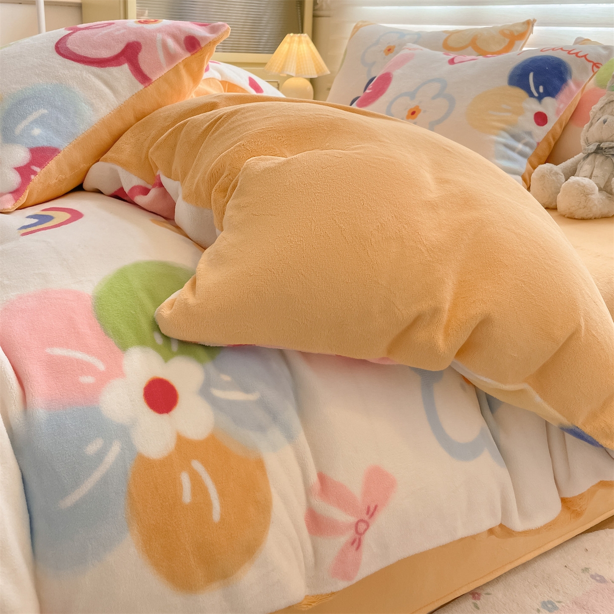 91家纺网 家纺一手货源 找家纺 美澳家纺 2025新款190克加厚牛奶绒印花四件套 多彩生活