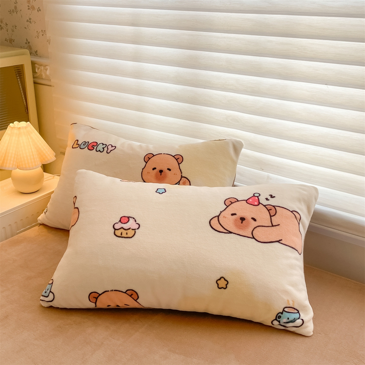 91家纺网 家纺一手货源 找家纺 美澳家纺 2025新款190克加厚牛奶绒印花四件套 可爱吧啦