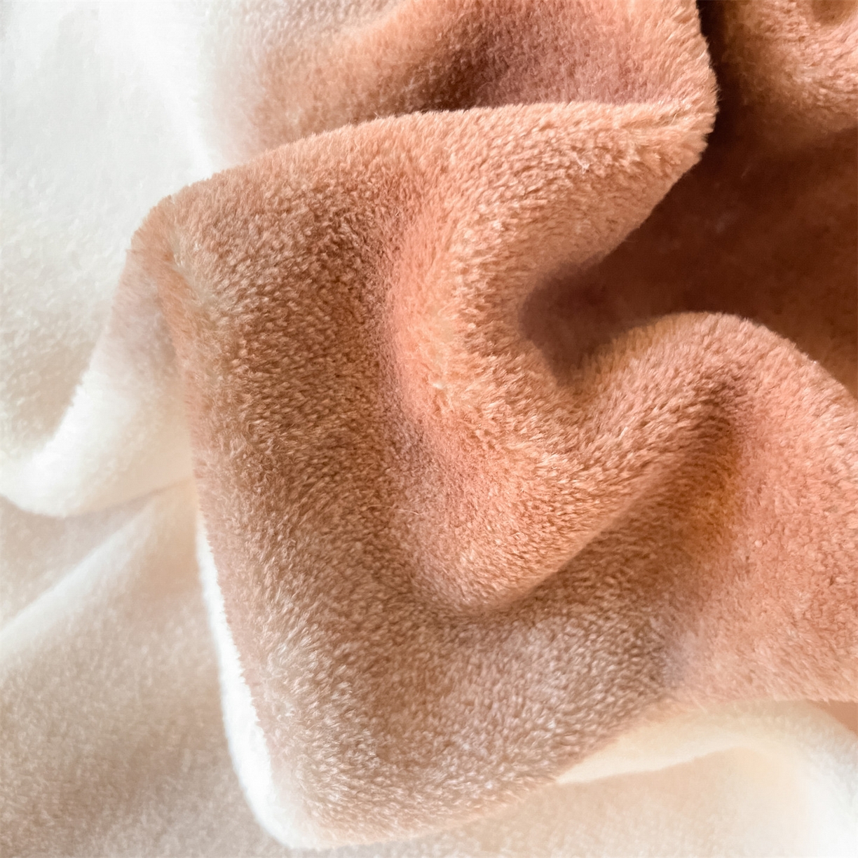 91家纺网 家纺一手货源 找家纺 美澳家纺 2025新款190克加厚牛奶绒印花四件套 心动