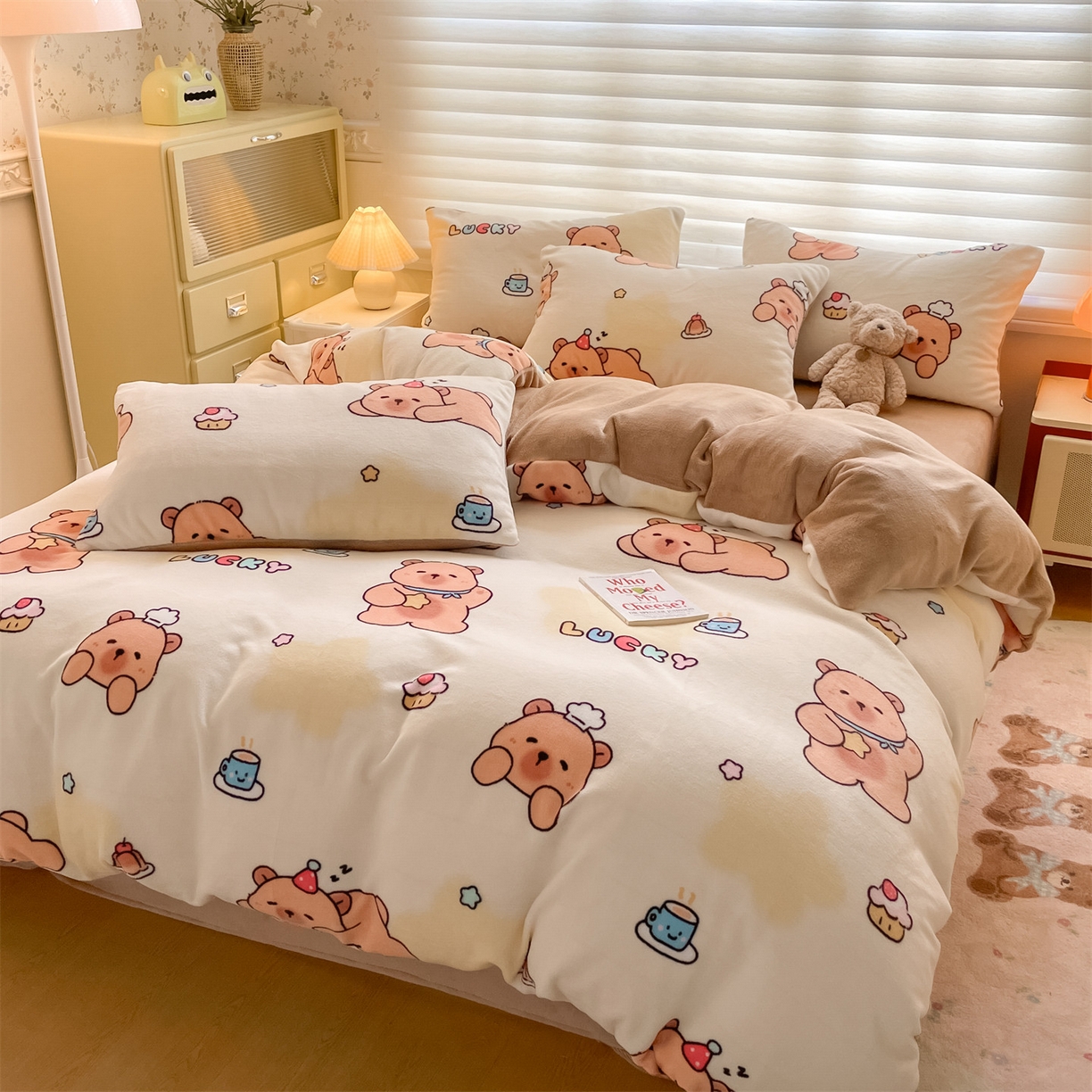 91家纺网 家纺一手货源 找家纺 美澳家纺 2025新款190克加厚牛奶绒印花四件套 可爱吧啦