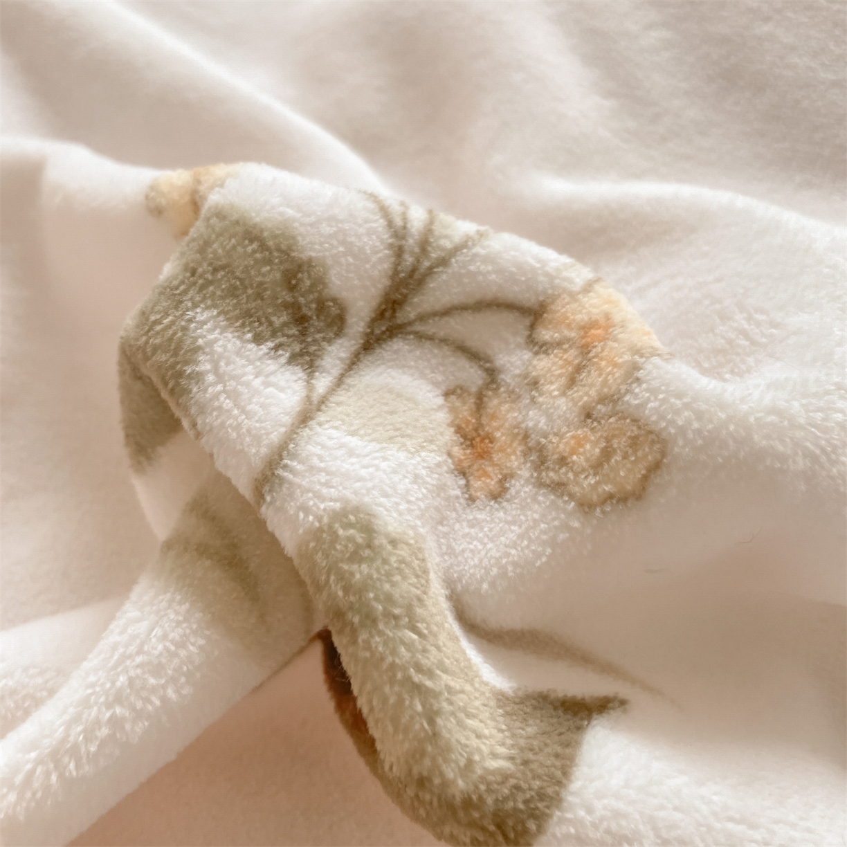 91家纺网 家纺一手货源 找家纺 美澳家纺 2025新款190克加厚牛奶绒印花四件套 花期