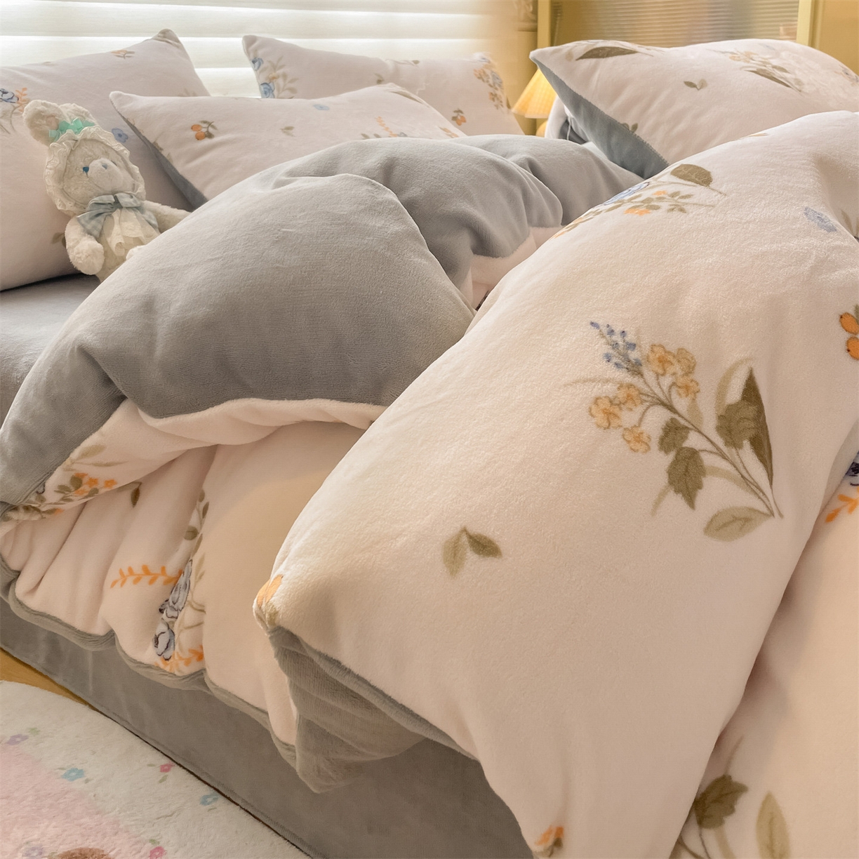 91家纺网 家纺一手货源 找家纺 美澳家纺 2025新款190克加厚牛奶绒印花四件套 花期