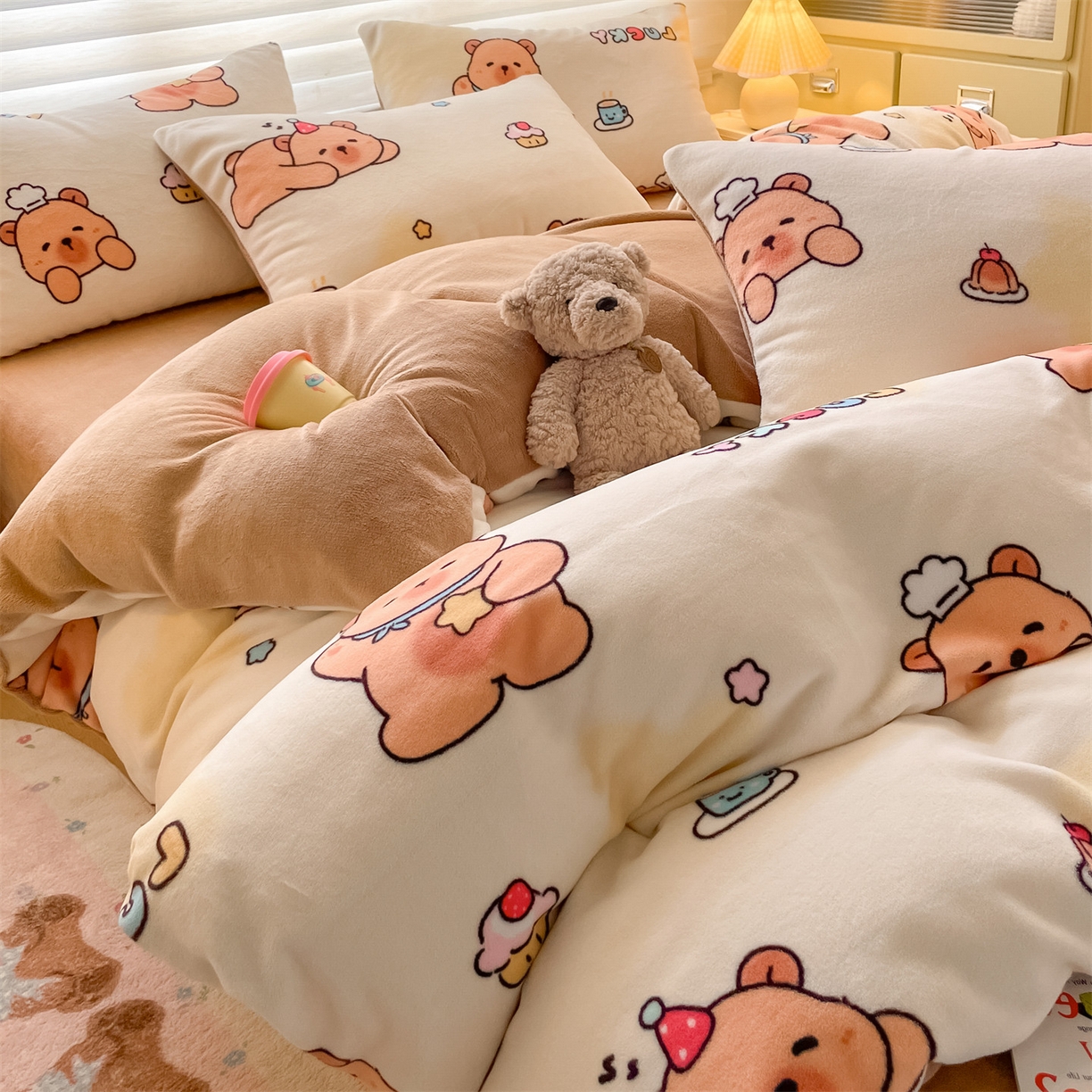 91家纺网 家纺一手货源 找家纺 美澳家纺 2025新款190克加厚牛奶绒印花四件套 可爱吧啦