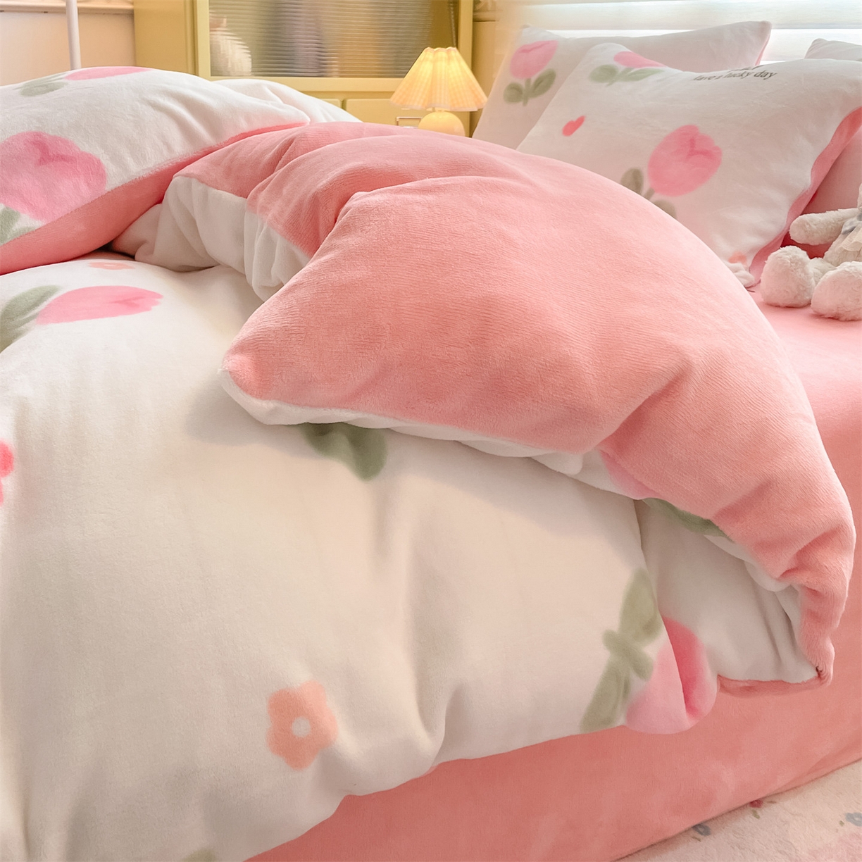 91家纺网 家纺一手货源 找家纺 美澳家纺 2025新款190克加厚牛奶绒印花四件套 郁金香