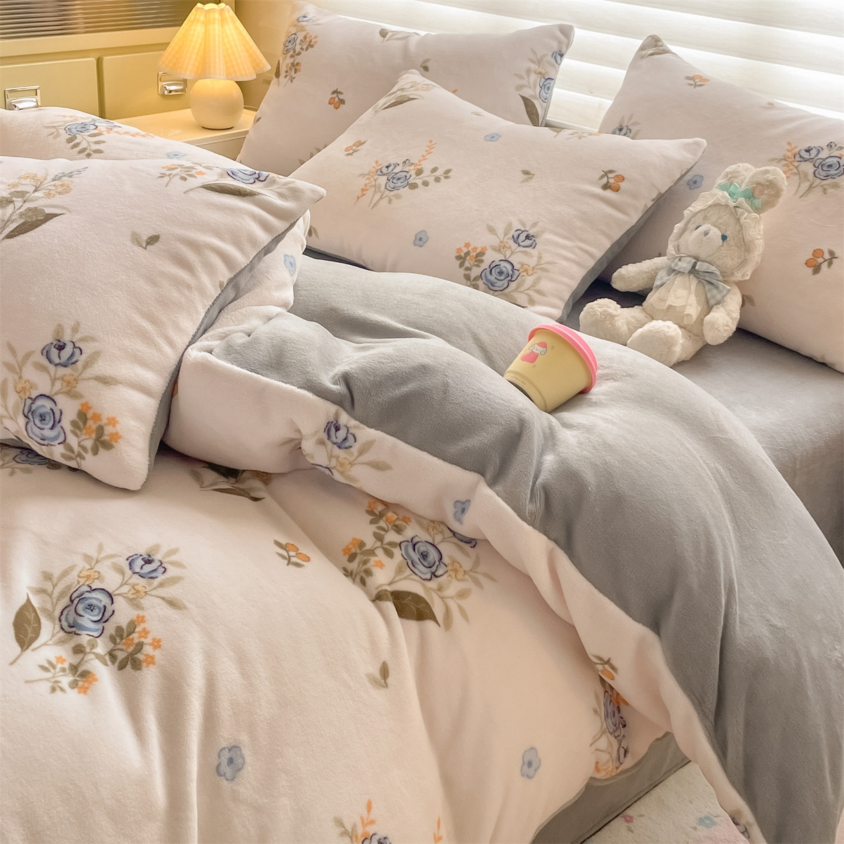 91家纺网 家纺一手货源 找家纺 美澳家纺 2025新款190克加厚牛奶绒印花四件套 花期