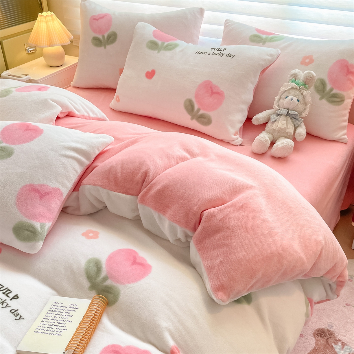 91家纺网 家纺一手货源 找家纺 美澳家纺 2025新款190克加厚牛奶绒印花四件套 郁金香