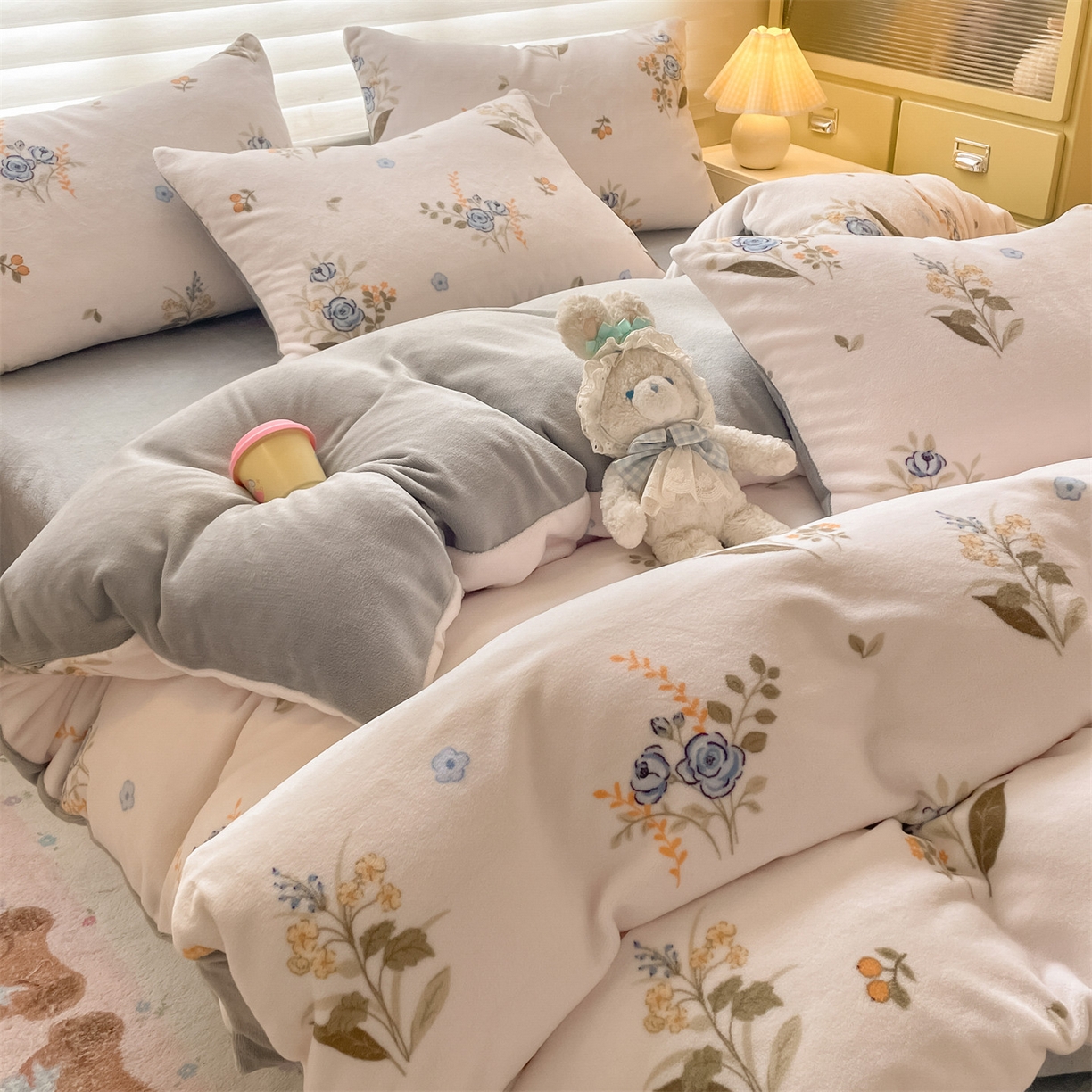 91家纺网 家纺一手货源 找家纺 美澳家纺 2025新款190克加厚牛奶绒印花四件套 花期