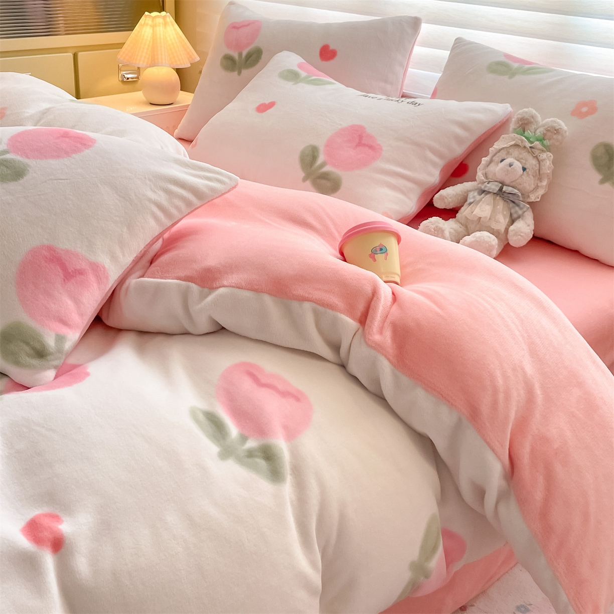 91家纺网 家纺一手货源 找家纺 美澳家纺 2025新款190克加厚牛奶绒印花四件套 郁金香