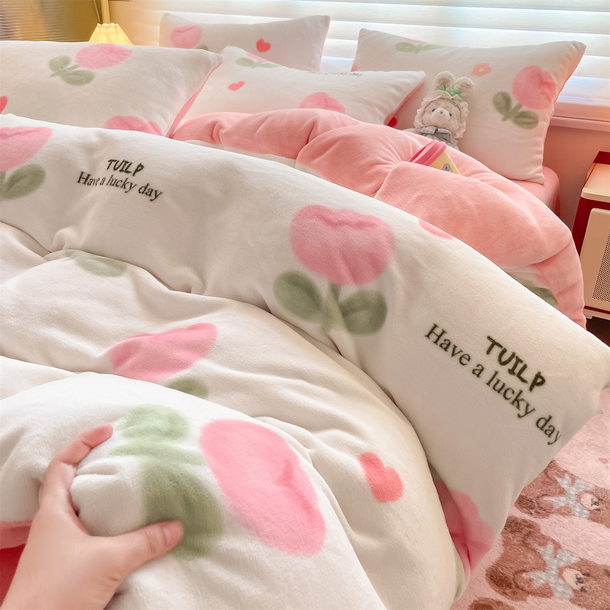 91家纺网 家纺一手货源 找家纺 美澳家纺 2025新款190克加厚牛奶绒印花四件套 郁金香