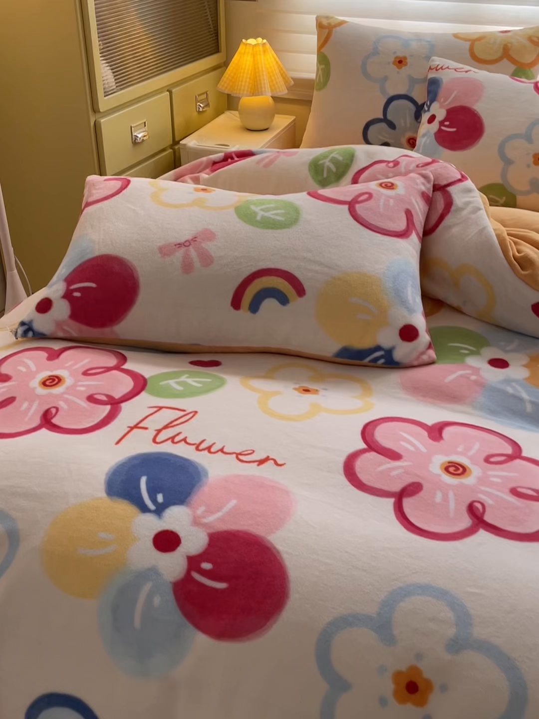 91家纺网 家纺一手货源 找家纺 美澳家纺 2025新款190克加厚牛奶绒印花四件套 多彩生活