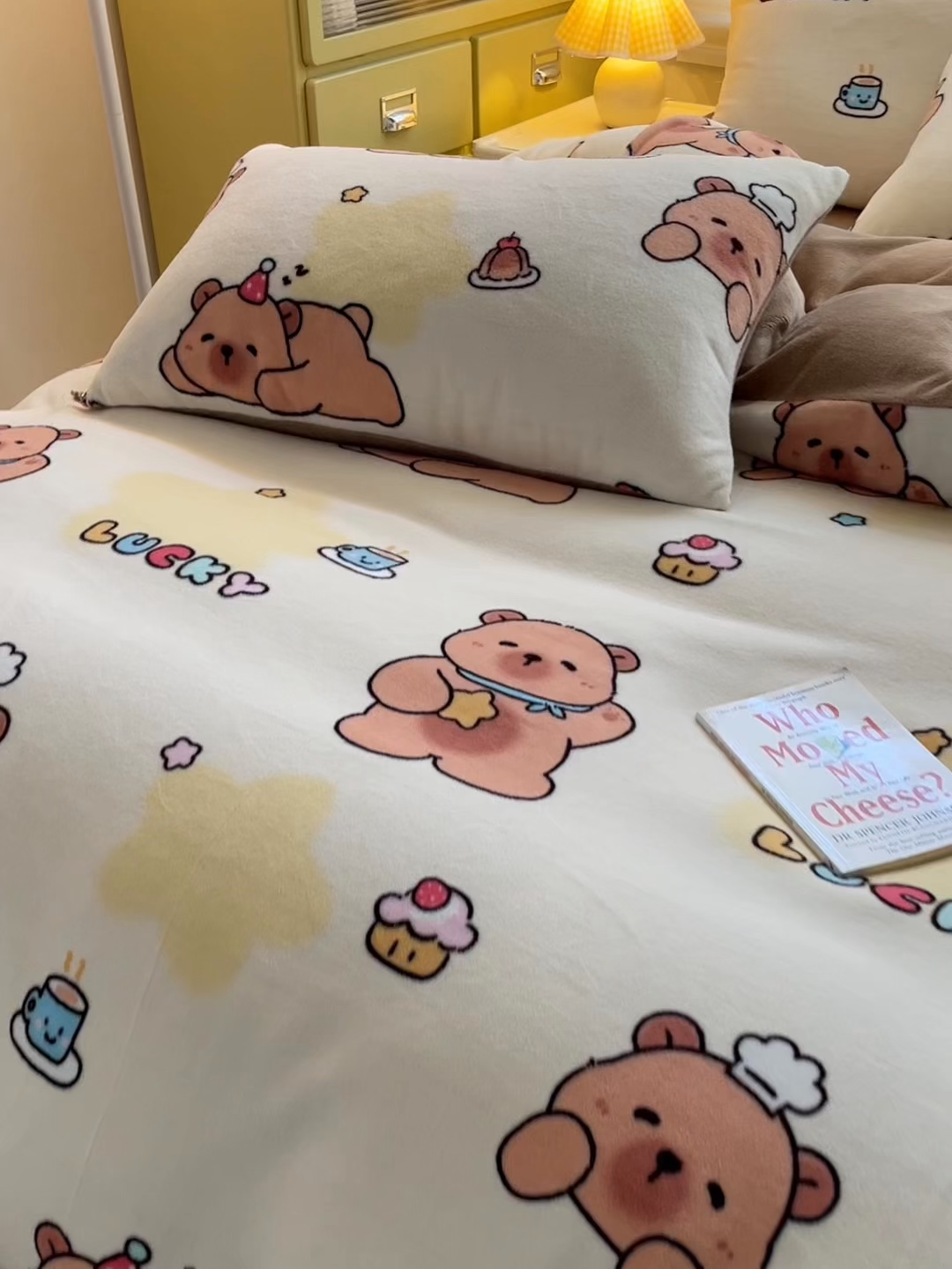 91家纺网 家纺一手货源 找家纺 美澳家纺 2025新款190克加厚牛奶绒印花四件套 可爱吧啦