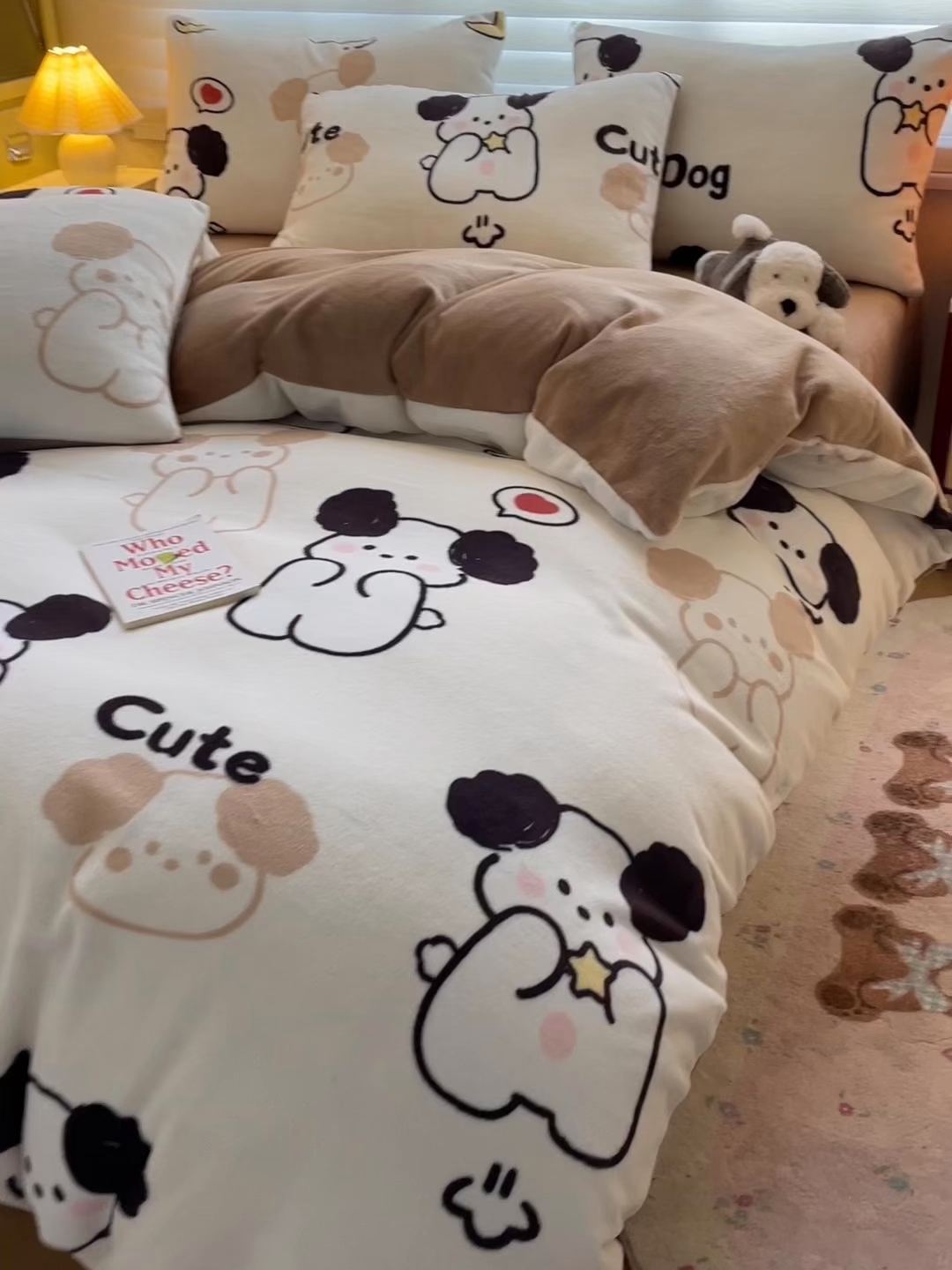 91家纺网 家纺一手货源 找家纺 美澳家纺 2025新款190克加厚牛奶绒印花四件套 快乐小狗