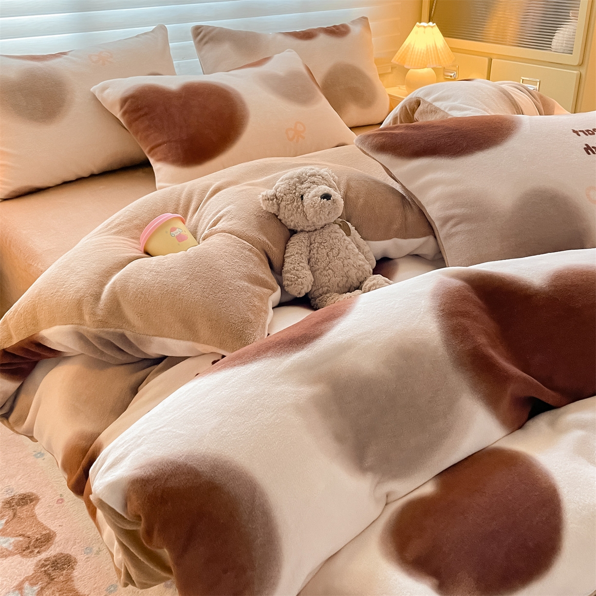 91家纺网 家纺一手货源 找家纺 美澳家纺 2025新款190克加厚牛奶绒印花四件套 心动