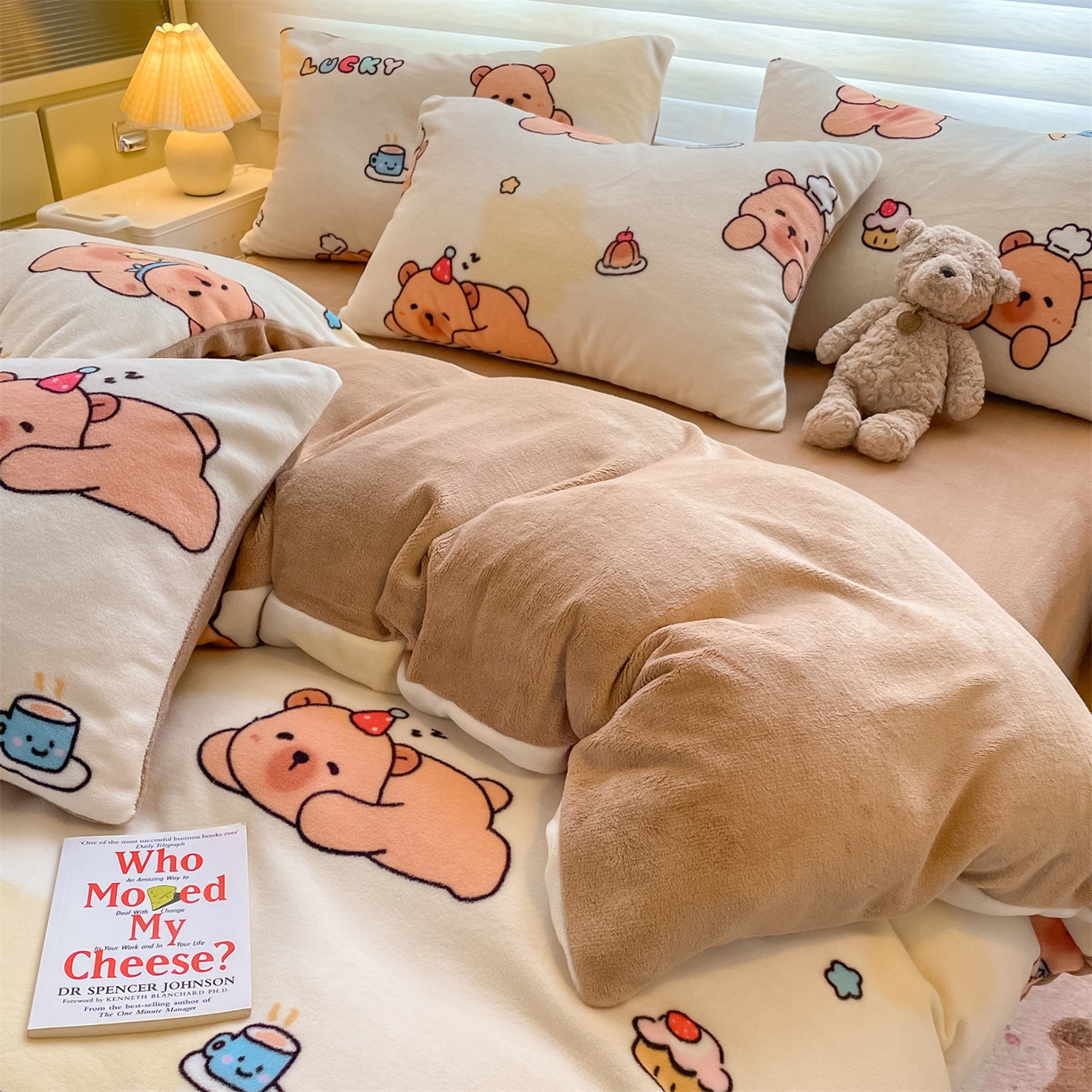 91家纺网 家纺一手货源 找家纺 美澳家纺 2025新款190克加厚牛奶绒印花四件套 可爱吧啦