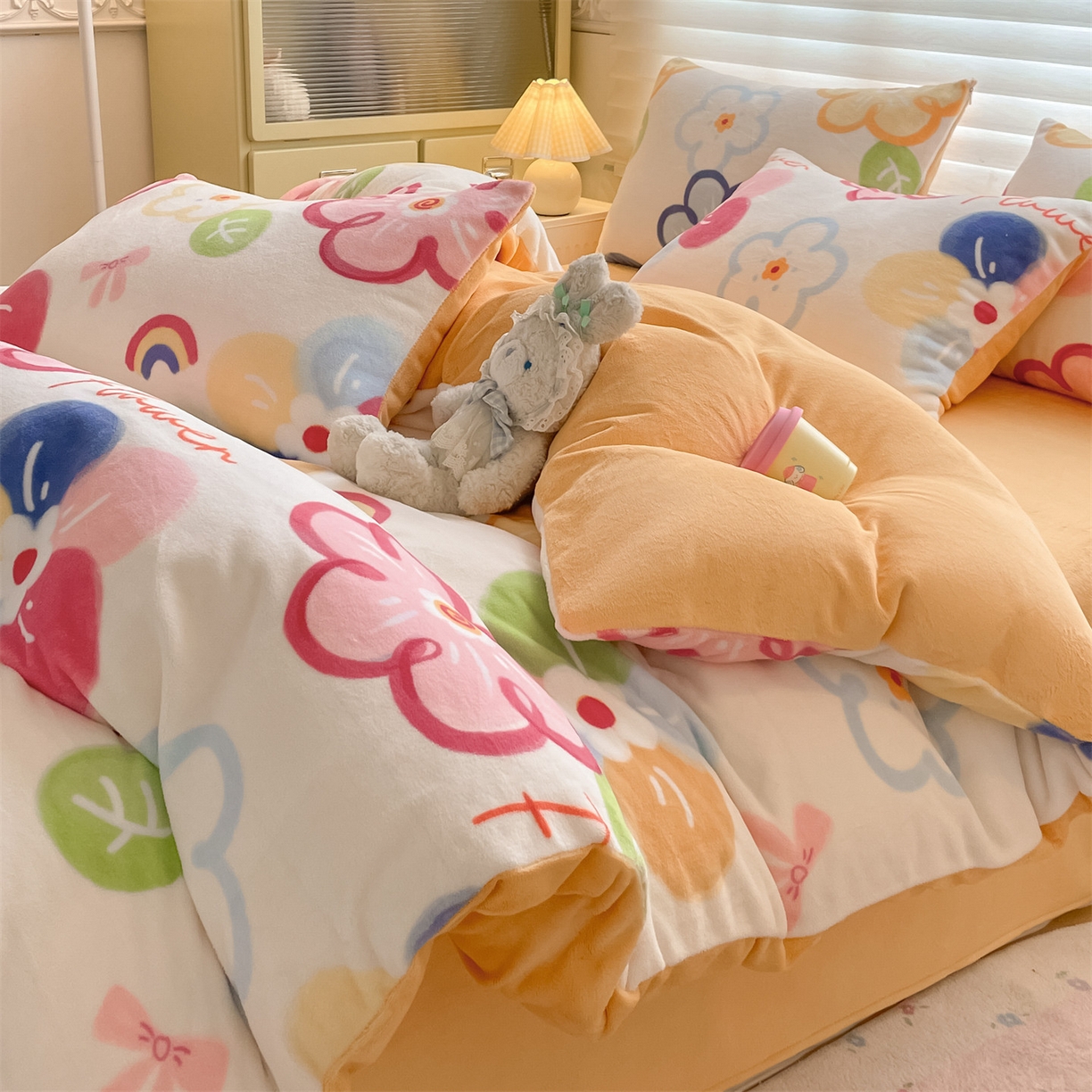 91家纺网 家纺一手货源 找家纺 美澳家纺 2025新款190克加厚牛奶绒印花四件套 多彩生活