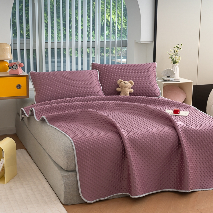 91家纺网 家纺一手货源 找家纺 梵克保罗 2025新款3D轻奢风直播网红热款凉感丝冰豆豆三明治复合床单款凉席两件套三件套 香芋紫