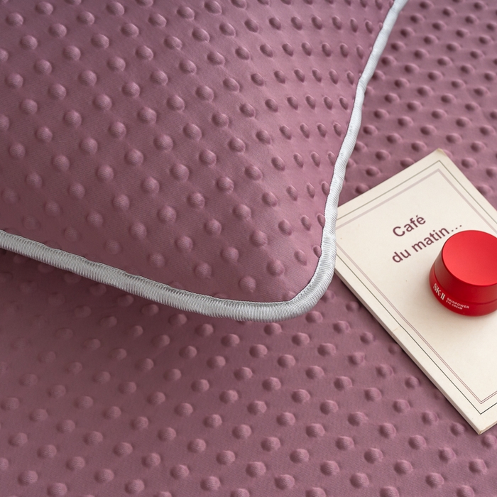 91家纺网 家纺一手货源 找家纺 梵克保罗 2025新款3D轻奢风直播网红热款凉感丝冰豆豆三明治复合床单款凉席两件套三件套 香芋紫