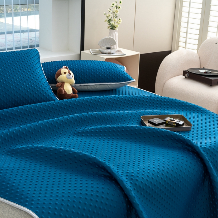 91家纺网 家纺一手货源 找家纺 梵克保罗 2025新款3D轻奢风直播网红热款凉感丝冰豆豆三明治复合床单款凉席两件套三件套 孔雀蓝