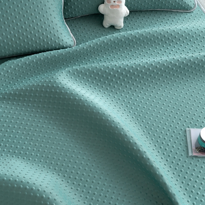 91家纺网 家纺一手货源 找家纺 梵克保罗 2025新款3D轻奢风直播网红热款凉感丝冰豆豆三明治复合床单款凉席两件套三件套 果绿