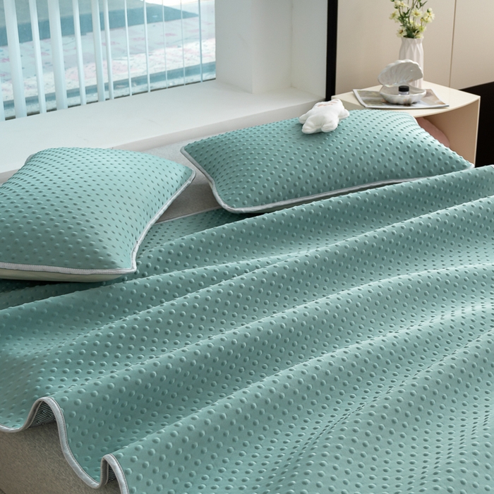 91家纺网 家纺一手货源 找家纺 梵克保罗 2025新款3D轻奢风直播网红热款凉感丝冰豆豆三明治复合床单款凉席两件套三件套 果绿