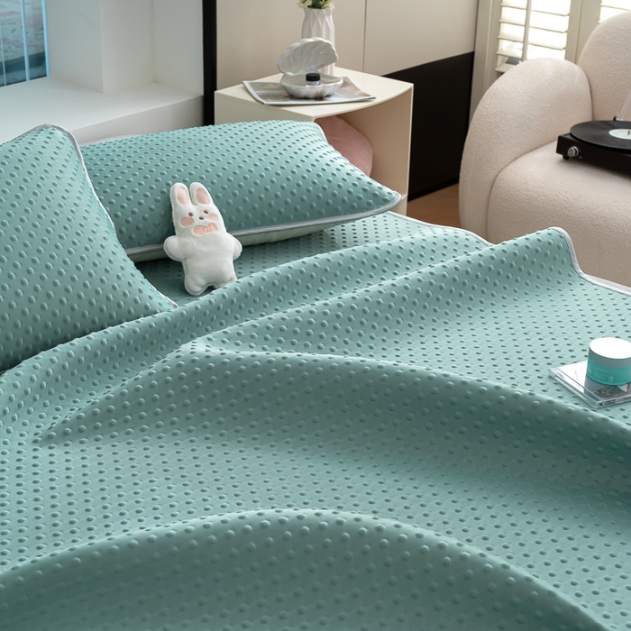 91家纺网 家纺一手货源 找家纺 梵克保罗 2025新款3D轻奢风直播网红热款凉感丝冰豆豆三明治复合床单款凉席两件套三件套 果绿