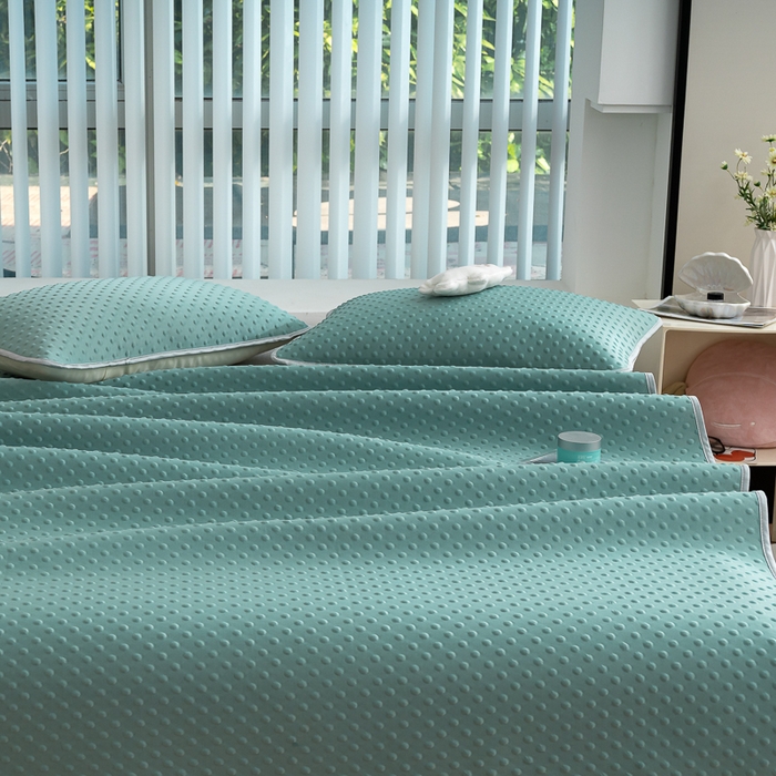 91家纺网 家纺一手货源 找家纺 梵克保罗 2025新款3D轻奢风直播网红热款凉感丝冰豆豆三明治复合床单款凉席两件套三件套 果绿